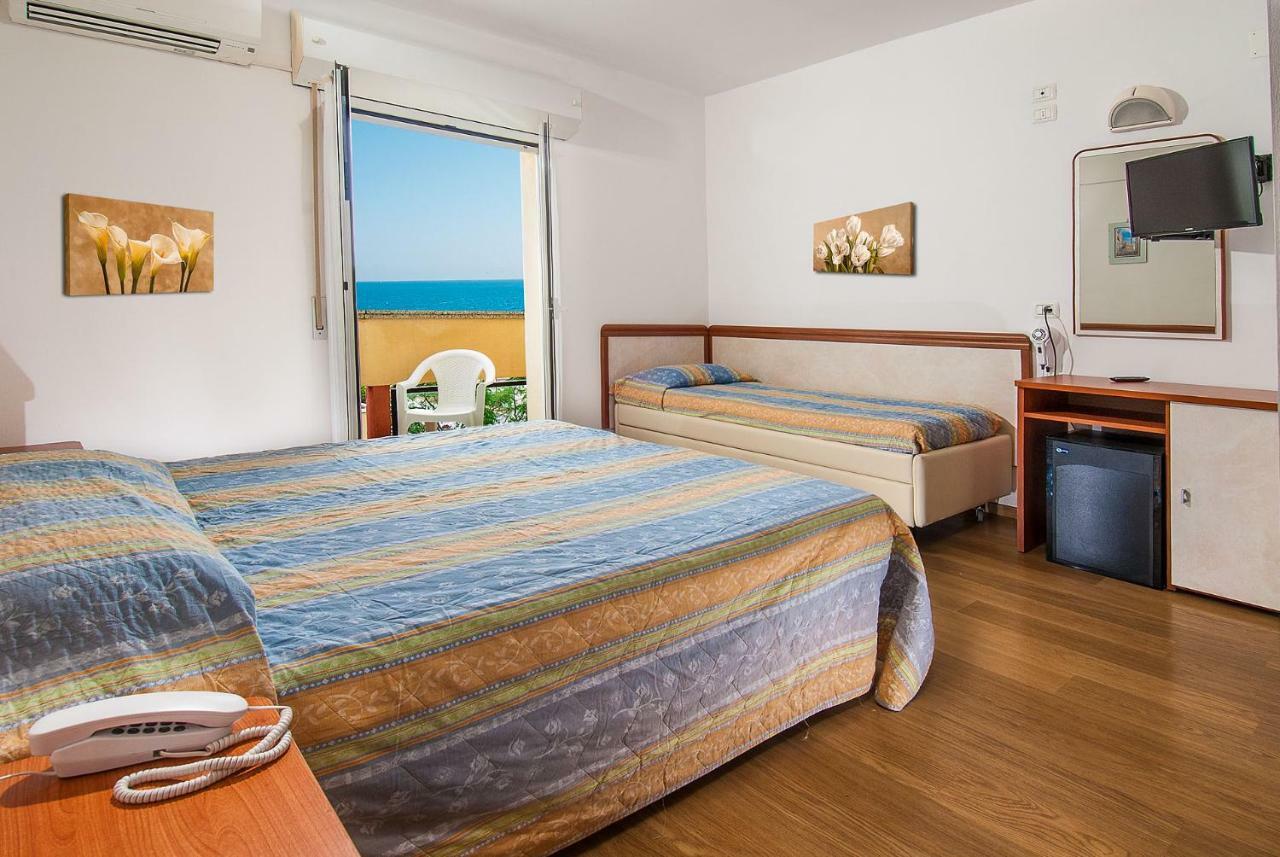 Hotel Alba Serena Мисано Адриатико Екстериор снимка